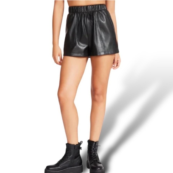 Francesca’s Gothic Vegan Leather Raw Hem Pull-on Shorts Size Medium (no p… - Picture 7 of 9